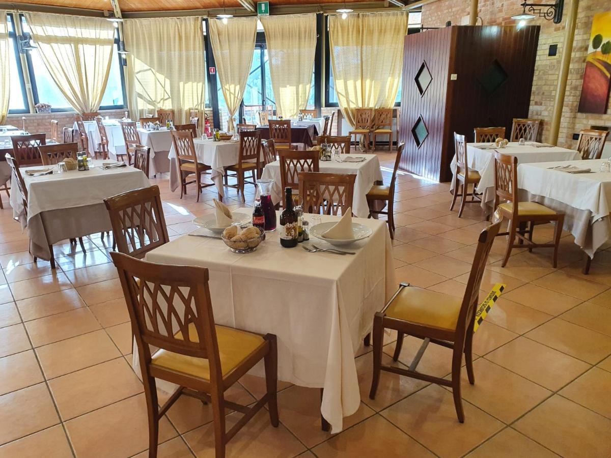Hotel Holiday Foggia Exterior foto