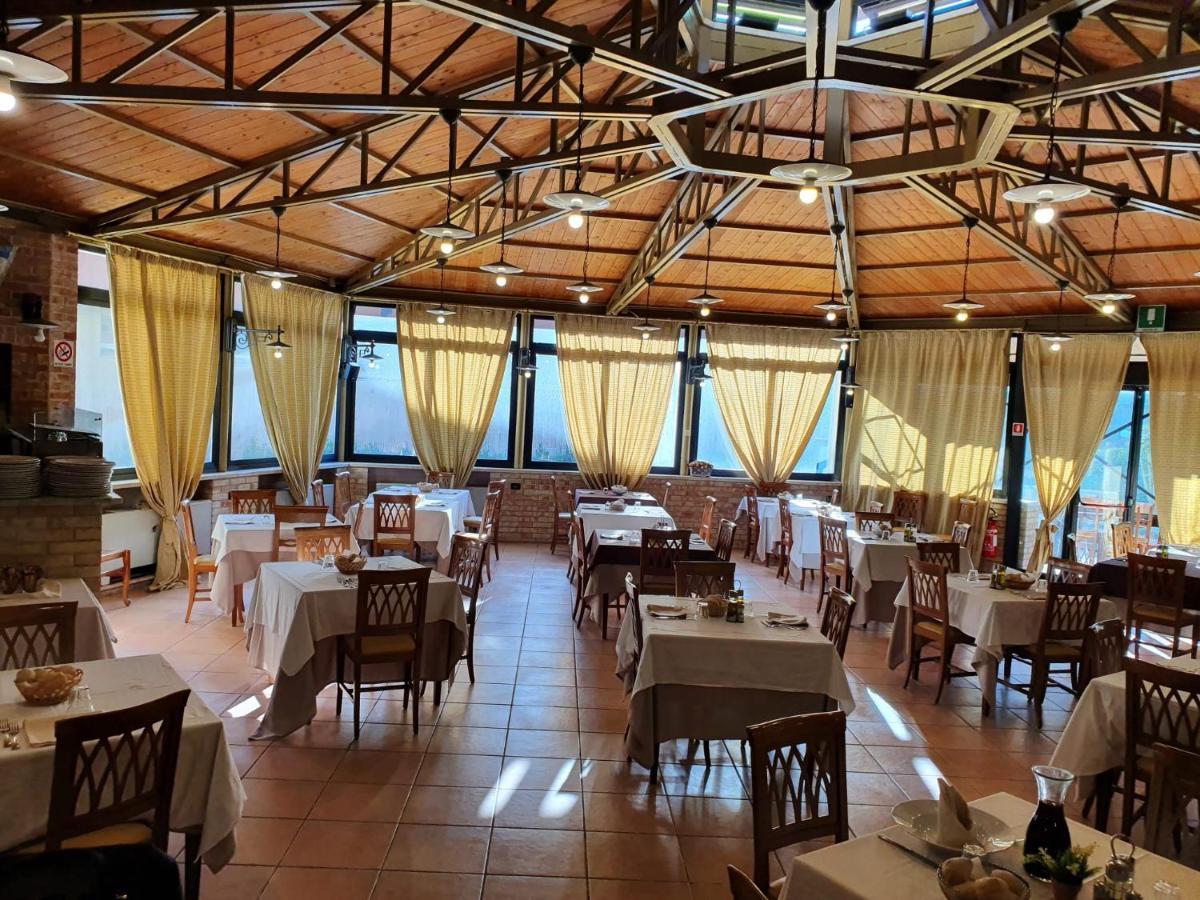 Hotel Holiday Foggia Exterior foto