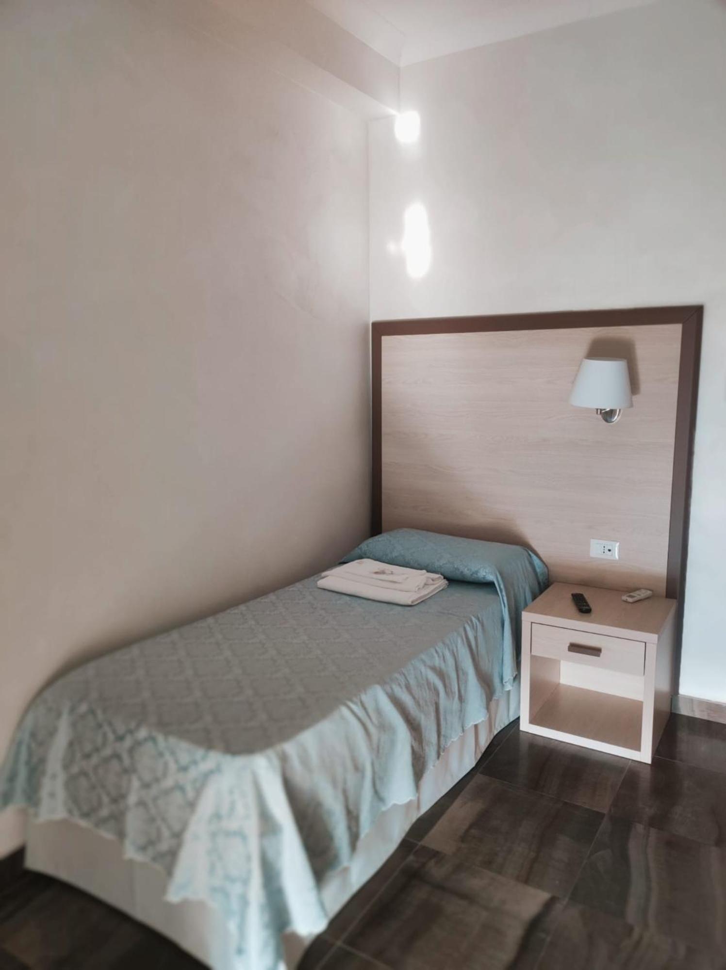 Hotel Holiday Foggia Exterior foto