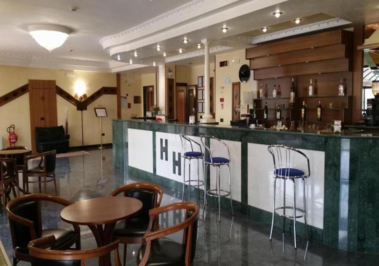 Hotel Holiday Foggia Exterior foto