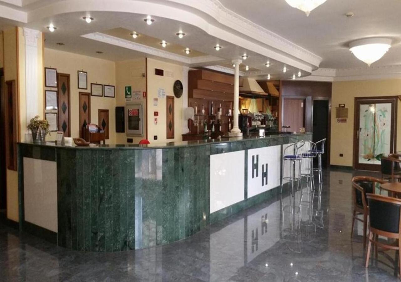 Hotel Holiday Foggia Exterior foto