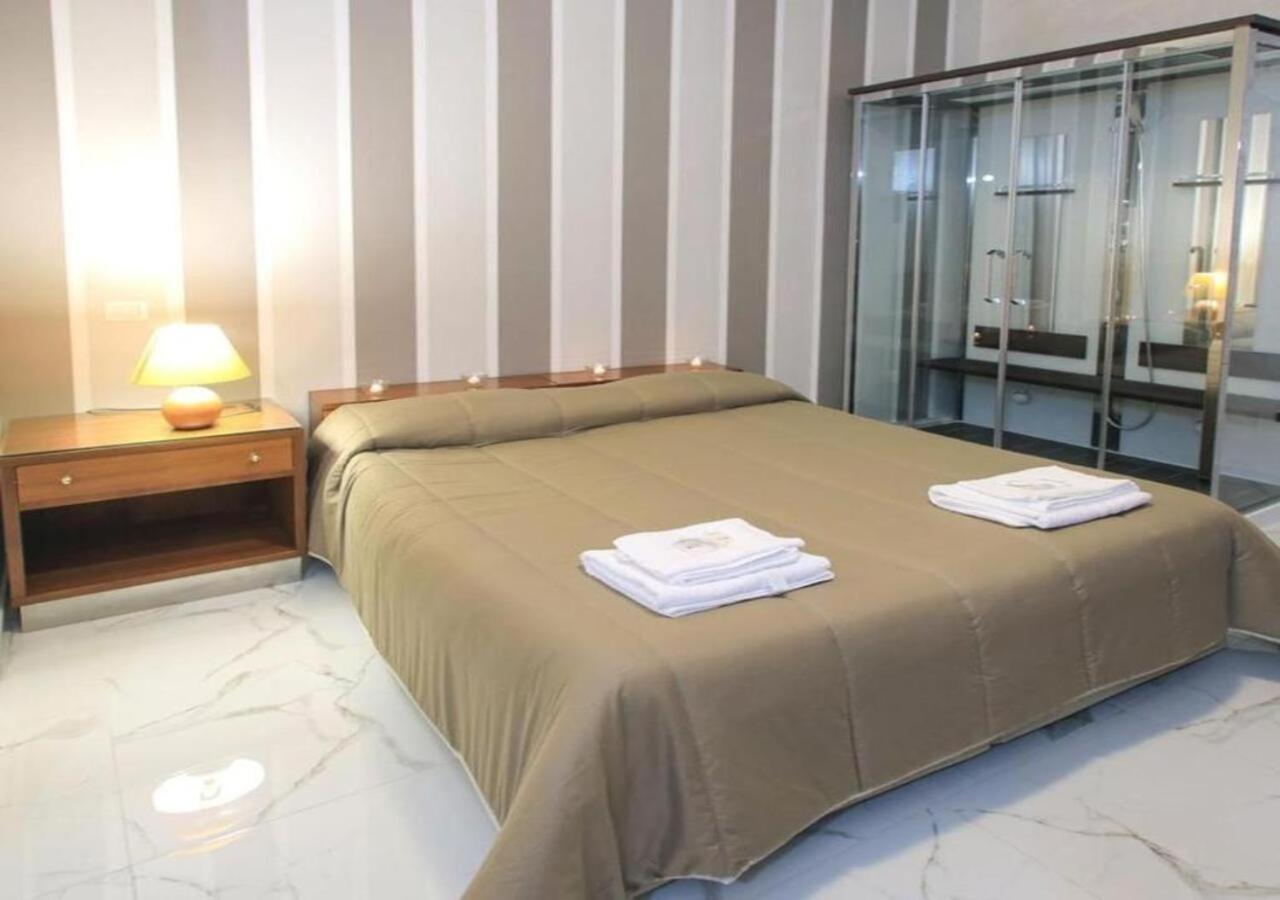Hotel Holiday Foggia Exterior foto