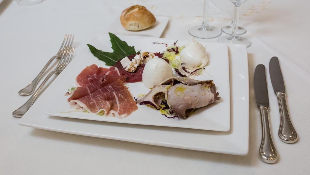Hotel Holiday Foggia Exterior foto